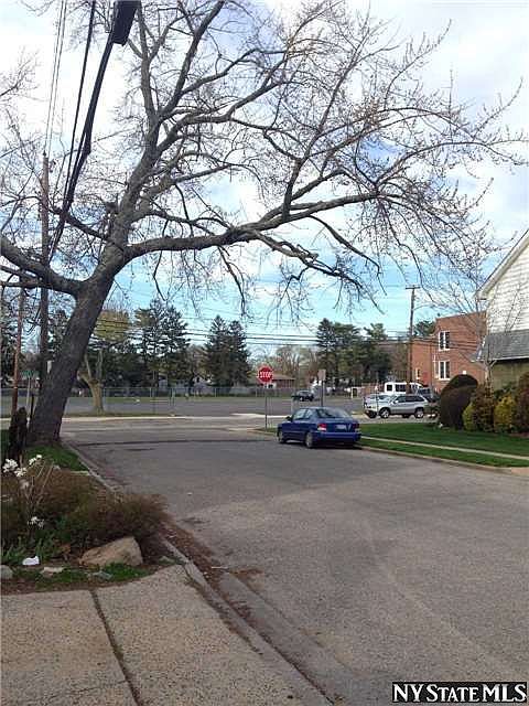 1st image of 812 Monroe St