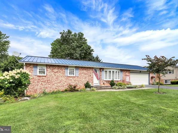 545 Boxwood Ln, Carlisle, PA 17015