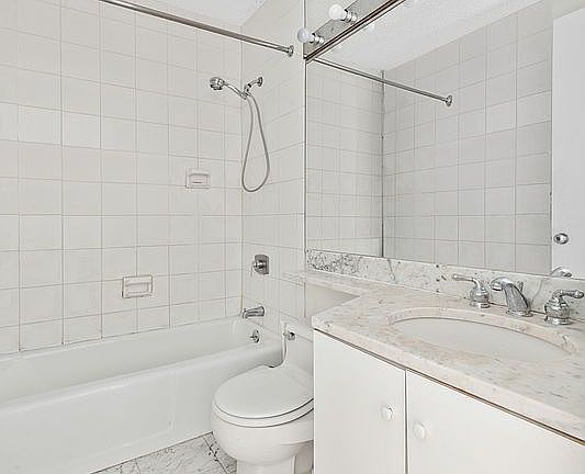 5th image of 30 W 61st St APT 29E
