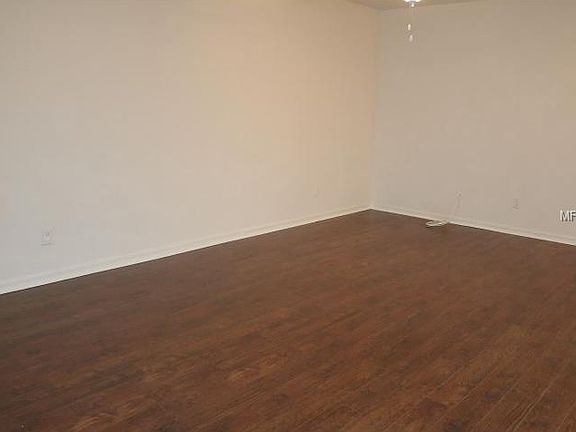 3rd image of 1933 Chatham Place Dr