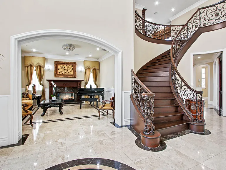 Entry to Second Floor