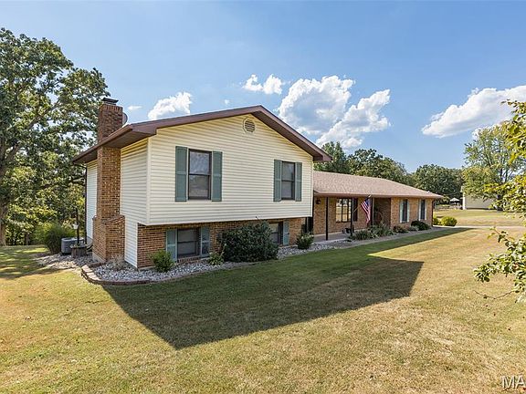 3rd image of 1559 Saddle Dr