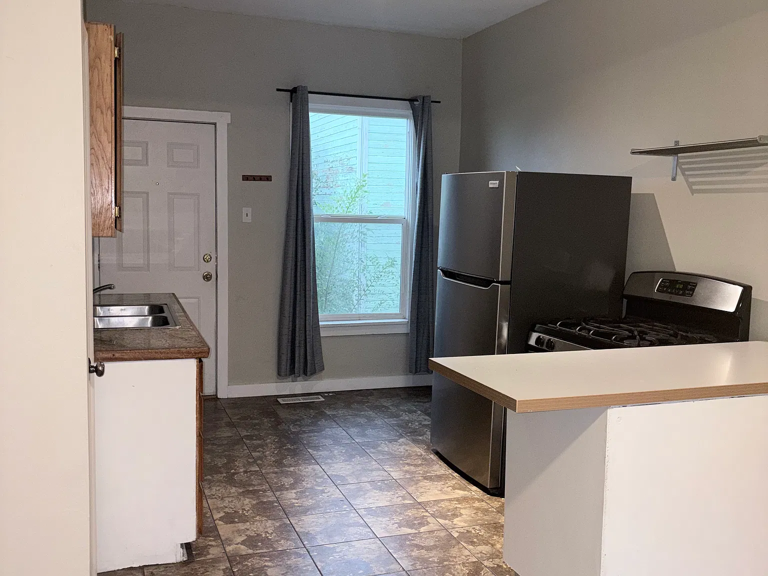 2 bed, 900 sqft, $1,550 — Photo 4