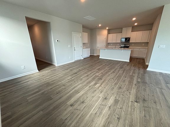3rd image of 334 Carp Ct