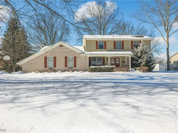 580 Blueberry Hill Dr, Canfield, OH 44406