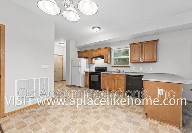 3300 N 103rd Pl — Photo 7