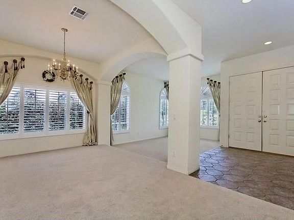 Dining/Living Room/Foyer