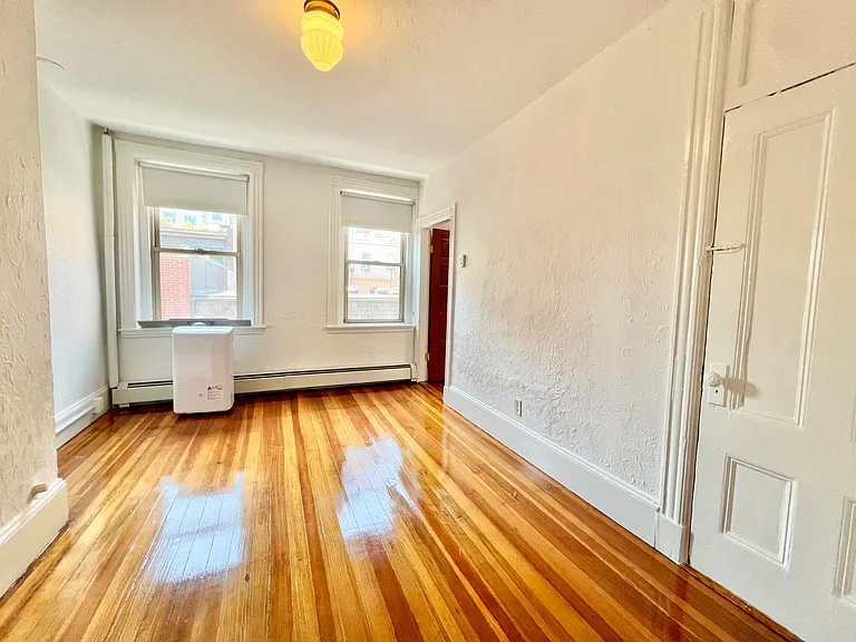 9 Thacher Ct #9 — Photo 4