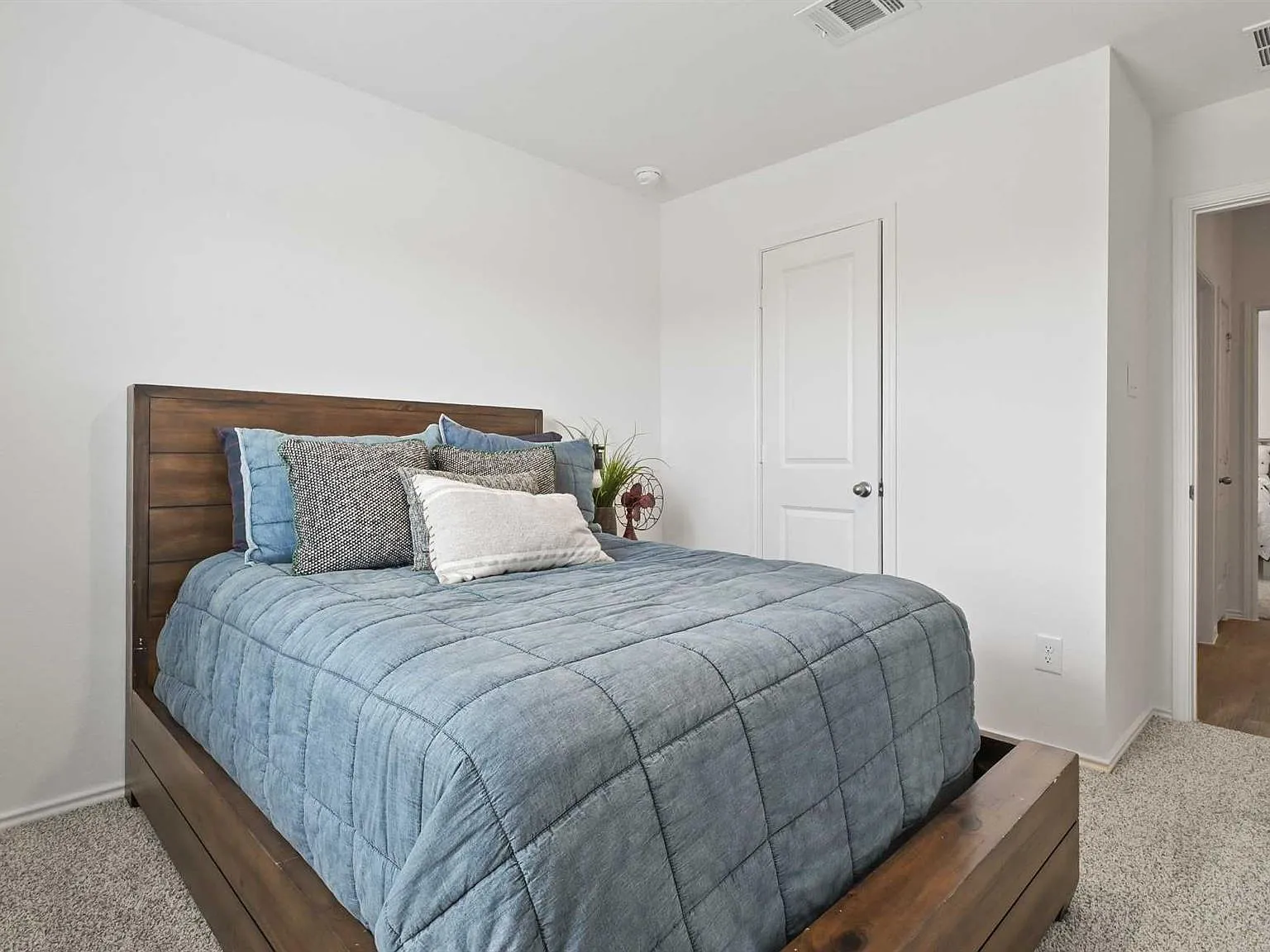 4 bed, 2.0 bath, 1778 sqft, $2,195 — Photo 4