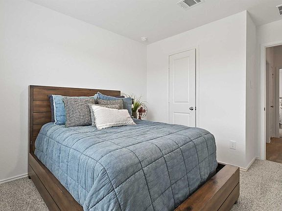 4th image of 3027 Ferris Dr