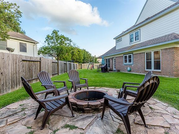 2nd image of 3903 Beechwood Dr