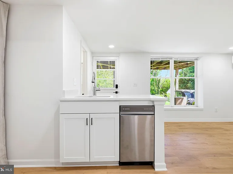 414 Madison Ct SE — Photo 13