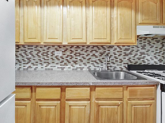 5th image of 3707 147th St APT 4P