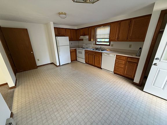2nd image of 1319 Forest Ave