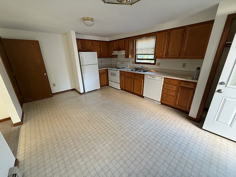 1319 Forest Ave — Photo 2