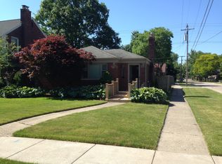 1931 Norwood Dr, Grosse Pointe Woods, MI 48236