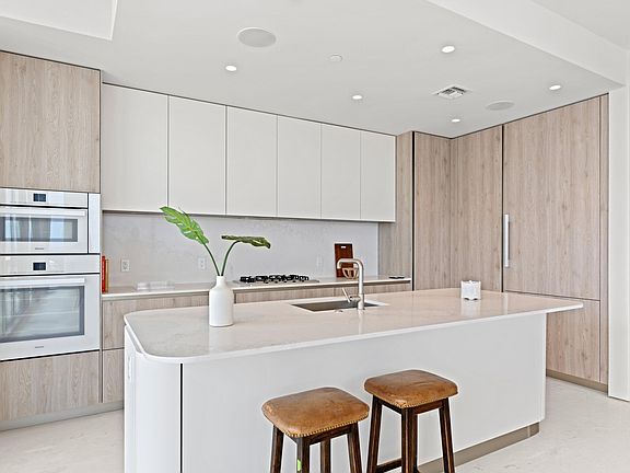 5th image of 200 Arkona Court #1102