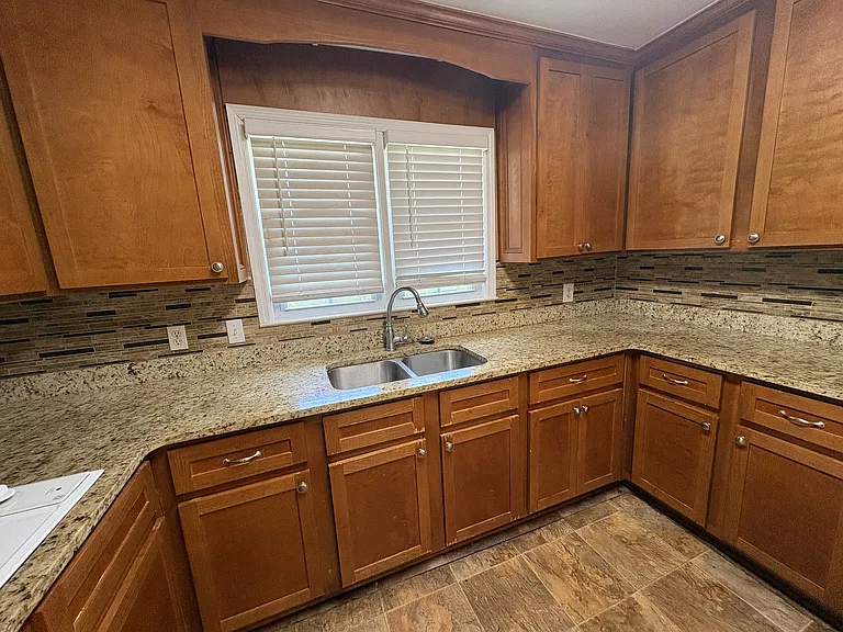 5620 Forest Ave — Photo 6