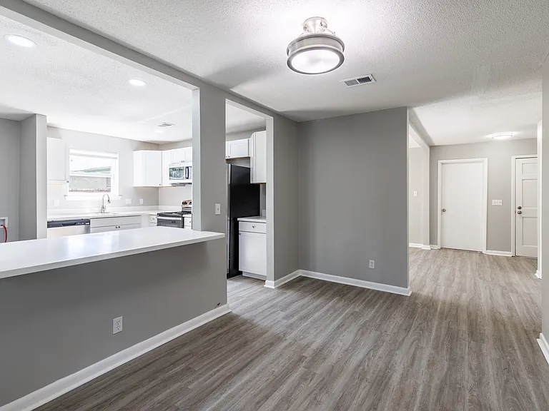 504 Heritage Dr — Photo 10