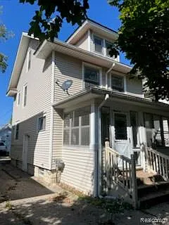 320 Huron St photo 1