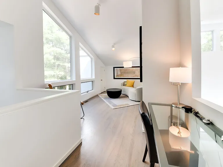 17 Dongan Way — Photo 12