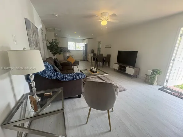 201 Columbus Pkwy #B, Hollywood, FL 33021