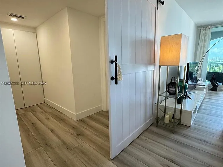 5401 Collins Ave #920 — Photo 27