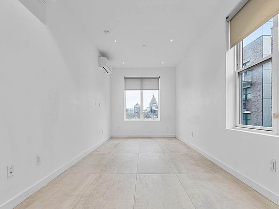 5th image of 476 Maple St #Penthouse C