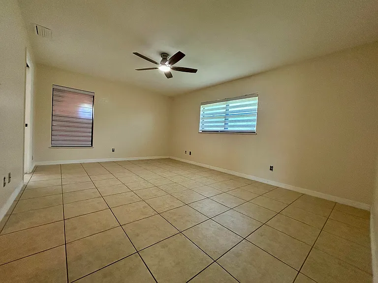 328 W Sugarland Cir — Photo 10