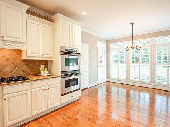Eat in Kitchen