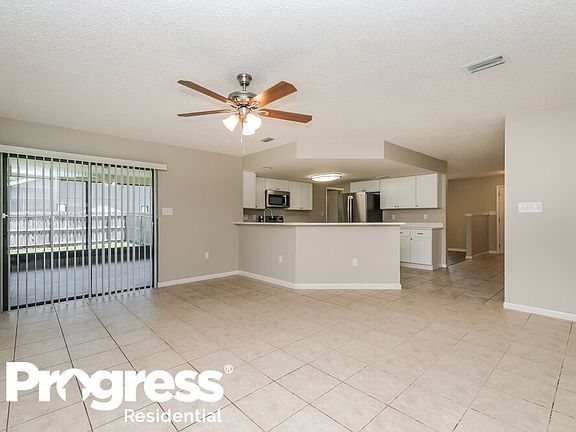 3rd image of 2403 Sprucewood Ln