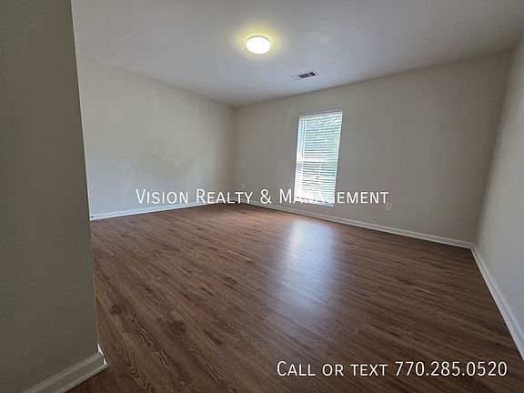 5th image of 102 Sewell Rd Unit 8