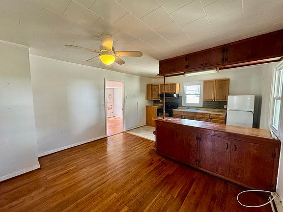 4th image of 106 Watson Ave