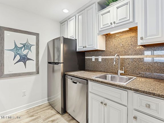 4th image of 241 SANDCASTLES Court