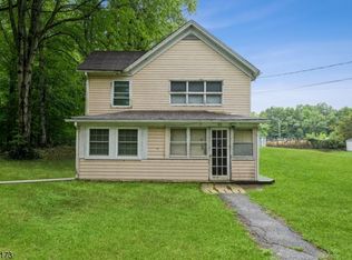 42 Kanouse Rd W, Newfoundland, NJ 07435