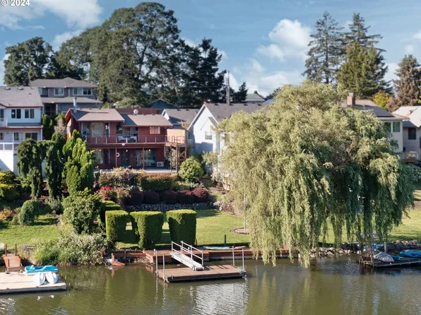 21006 NE Interlachen Ln, Fairview, OR 97024