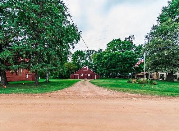 Enter property and see nothing but charm on a gorgeous lot