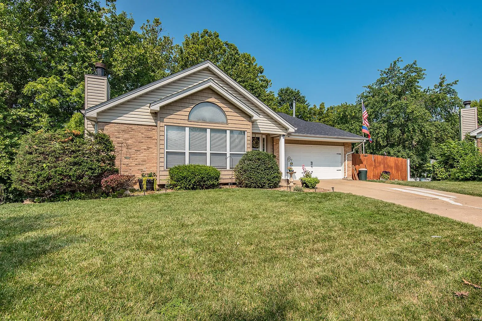 23 Quiet Falls Ct photo 1