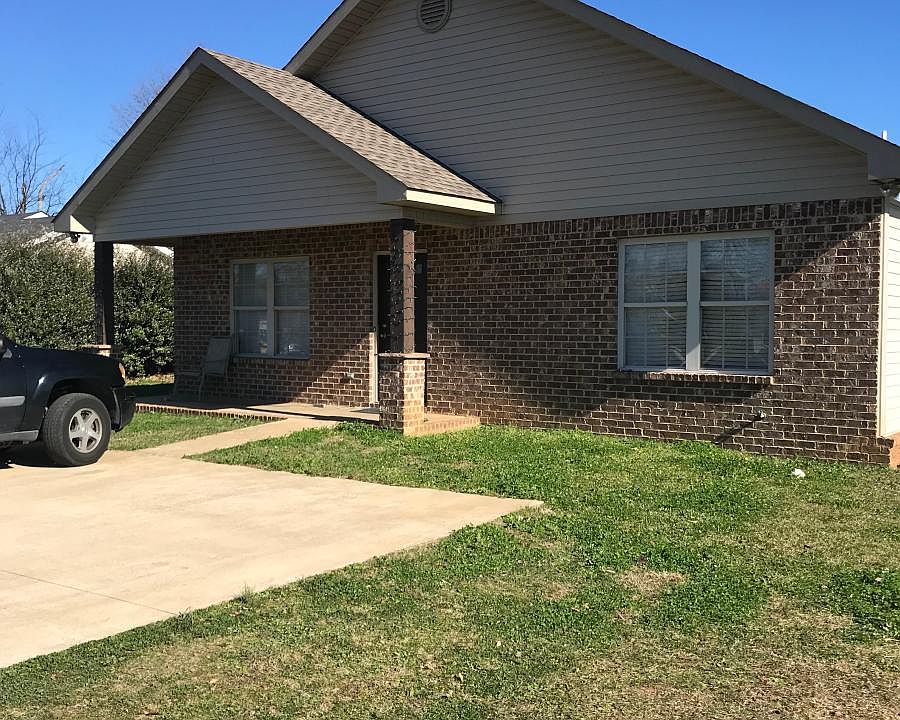 1st image of 943 16th Ave E