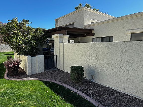 3rd image of 1860 E Vinedo Ln