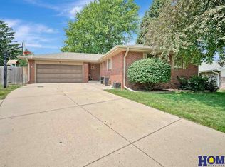 7501 Comoy Cir, Lincoln, NE 68505