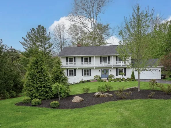 17424 Long Meadow Trl, Chagrin Falls, OH 44023