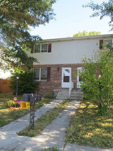 126 Pin Oak Place, front view.