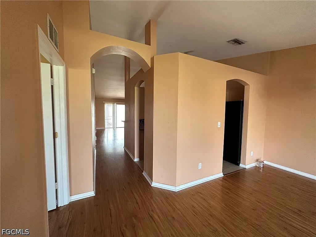 3 bed, 2.0 bath, 1639 sqft, $1,625 — Photo 2