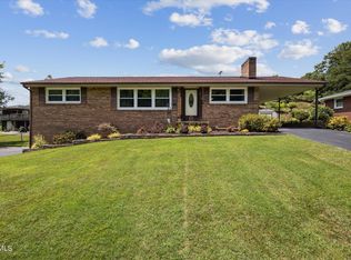 1712 Green Valley Dr, Kingsport, TN 37664