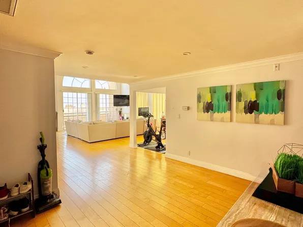 11812 Gorham Ave #Penthouse 2, Los Angeles, CA 90049