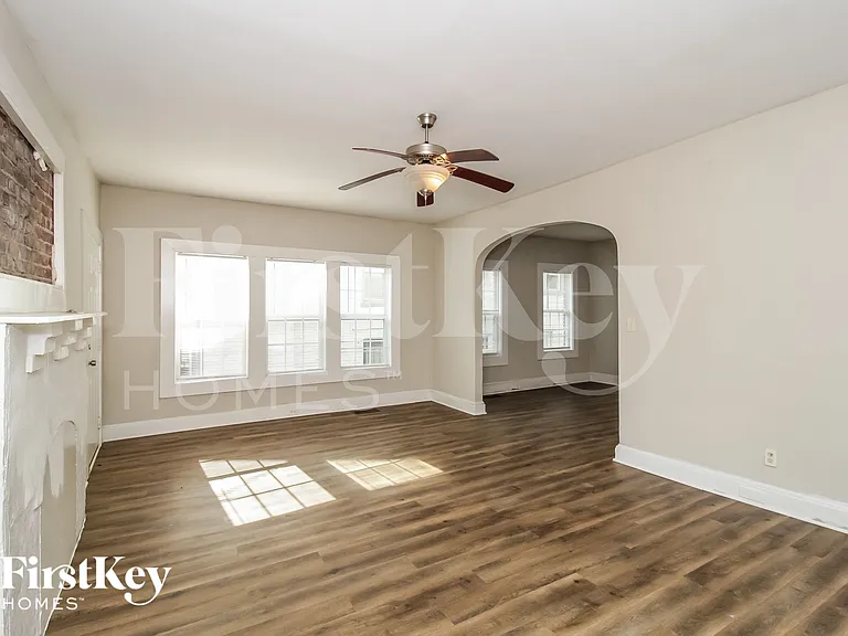 1387 Beecher St SW — Photo 3