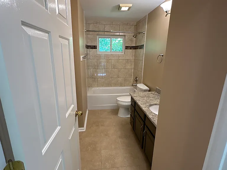Pinehollow Ct — Photo 31