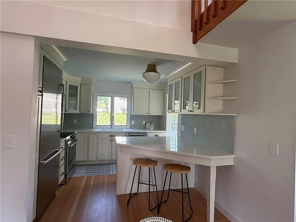 2 bed, 1.5 bath, 1427 sqft, $3,000 — Photo 2