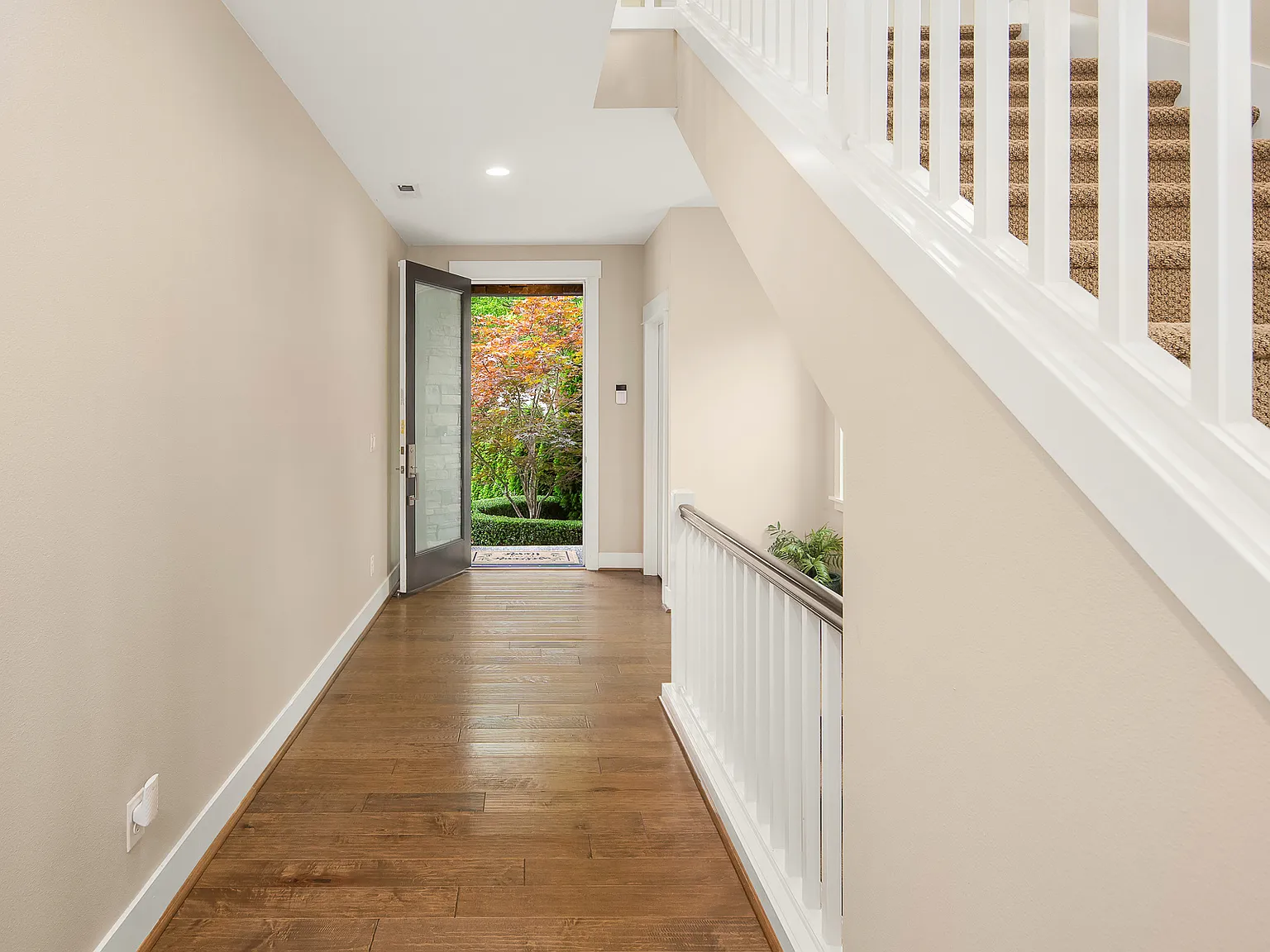 4 bed, 3.5 bath, 3650 sqft, $5,300 — Photo 3